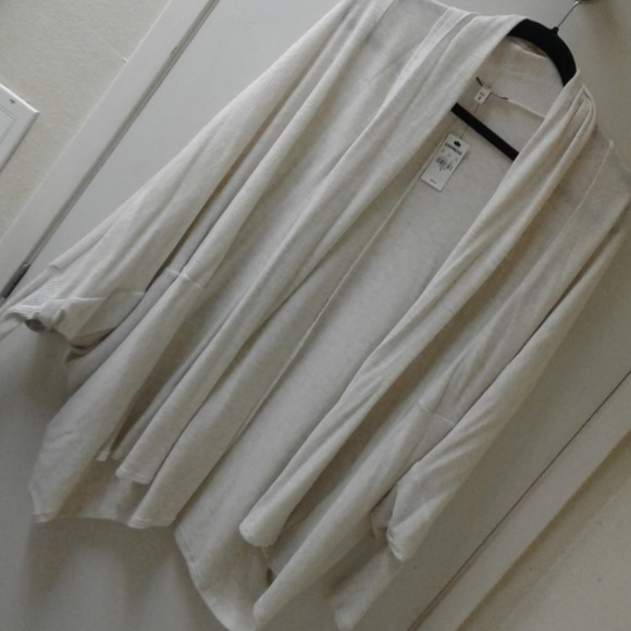 Express Sweaters - 🆕️EXPRESS One Eleven- Drapey Front Cardigan